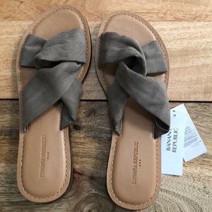 Brand New Banana Republic criss-cross sandals